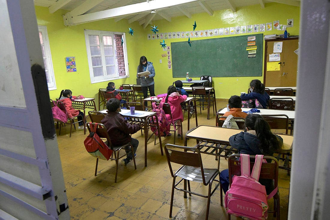 A principios de agosto, estudiantes del primer ciclo regresaron a las aulas con presencialidad plena. Foto: Orlando Pelichotti / Los Andes