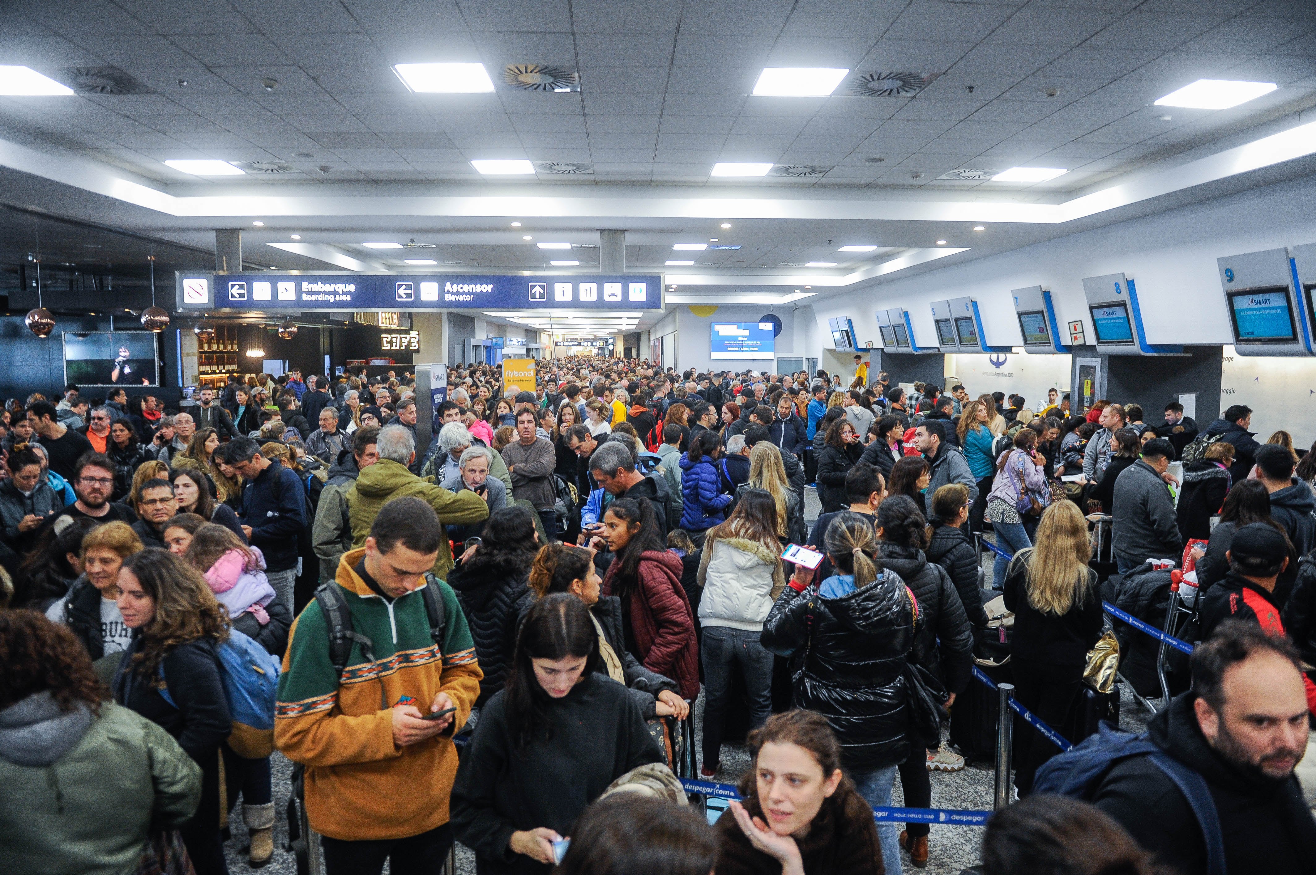 Se esperan demoras y cancelaciones por medidas de fuerza de gremios aeronáuticos. 