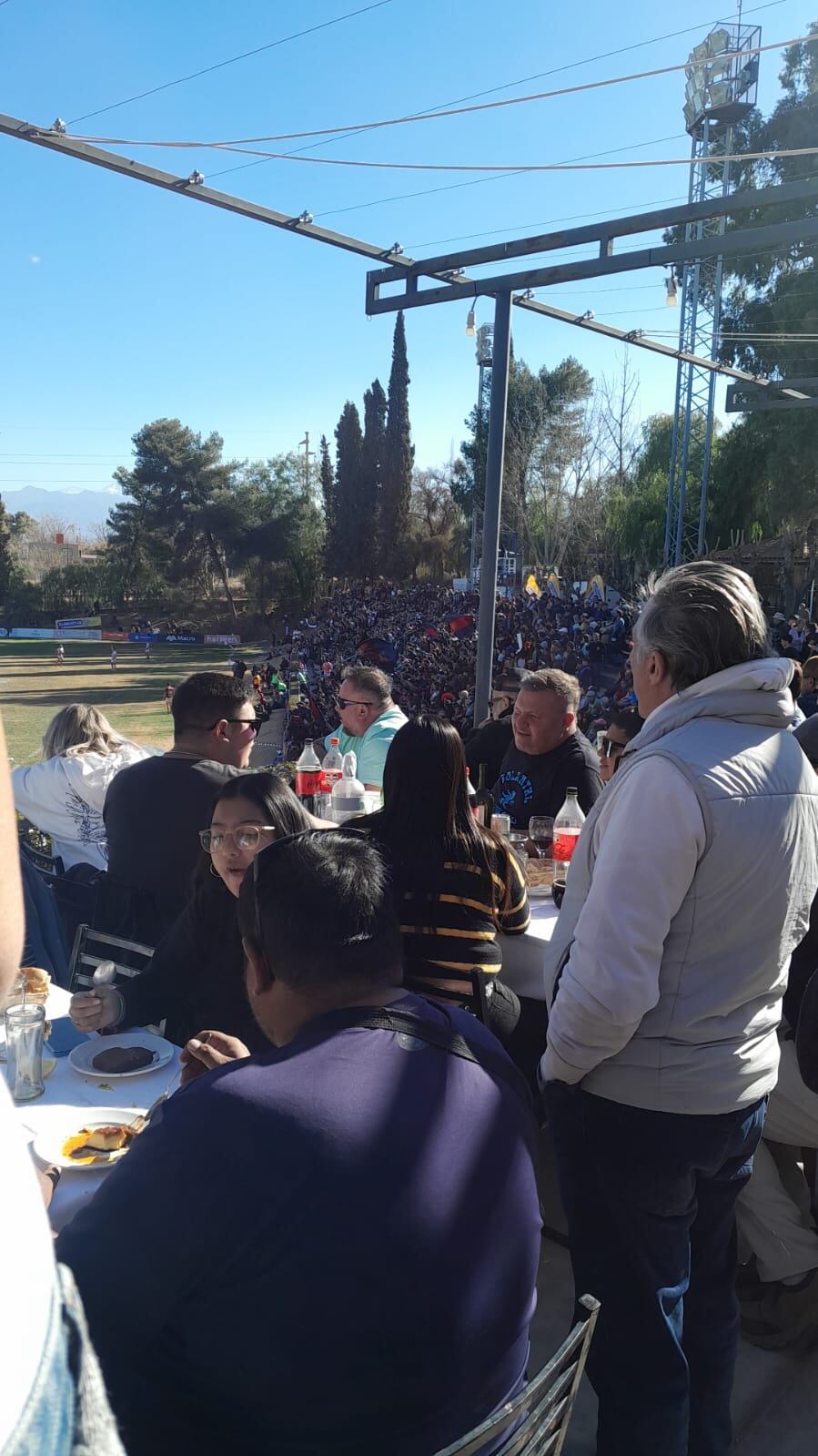 El sindicalista estuvo en la final del torneo de rugby "Top 10".