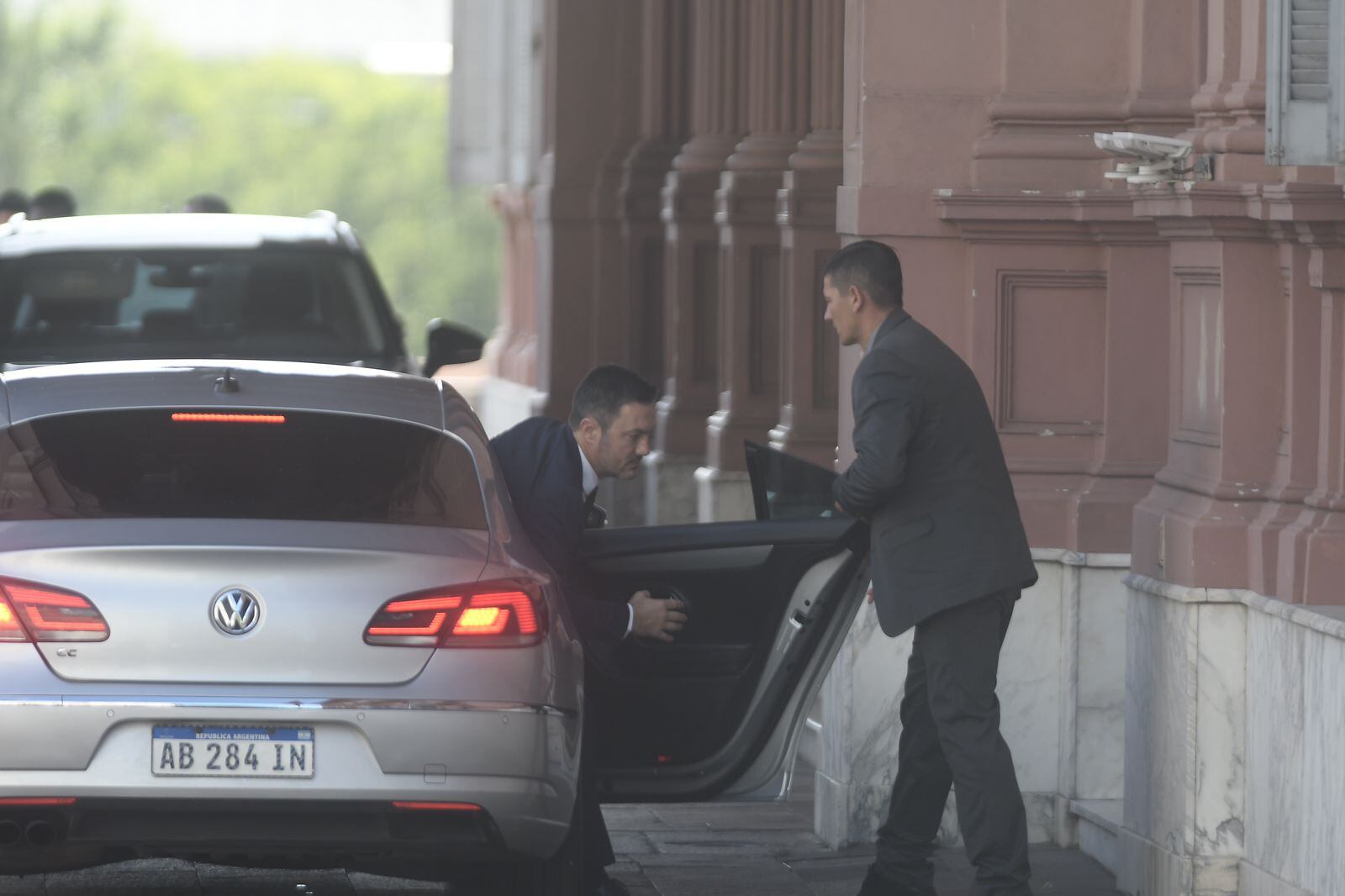 Mucho movimiento en Casa Rosada: las imágenes de una mañana agitada. Foto: Federico López Claro / Clarín.