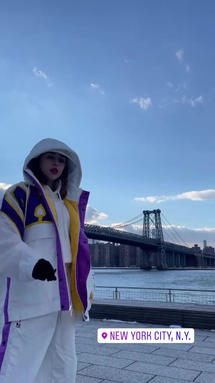 Nicki Nicole compartió imágenes desde Nueva York con el puente de Williamsburg de fondo.