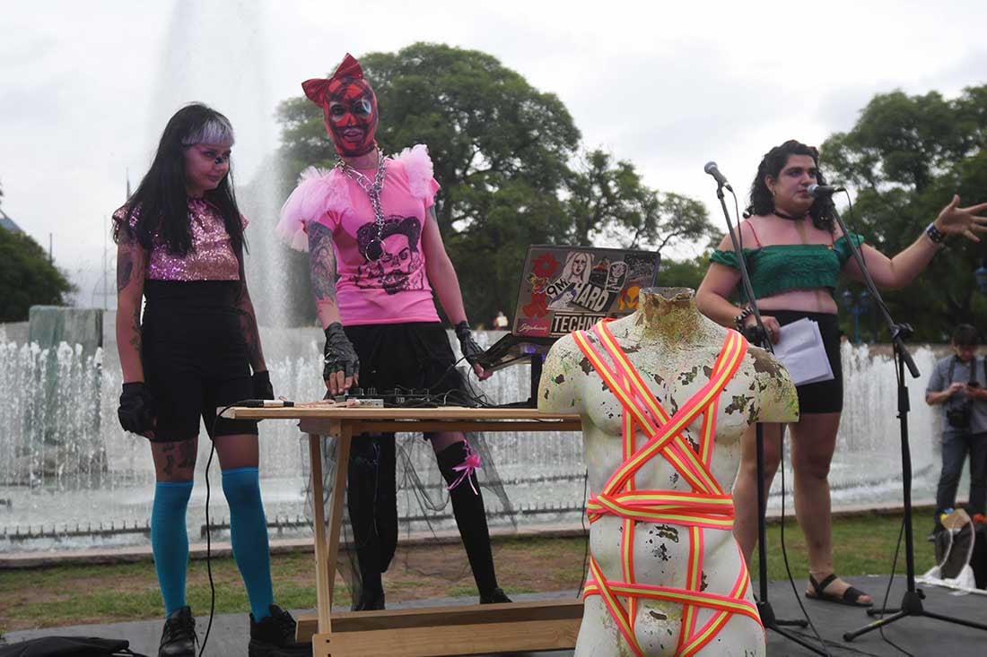 Marcha del orgullo LGBTIQ+ por calles del centro de la Ciudad de Mendoza, finalizando en la plaza Independencia.
Foto Jose Gutierrez