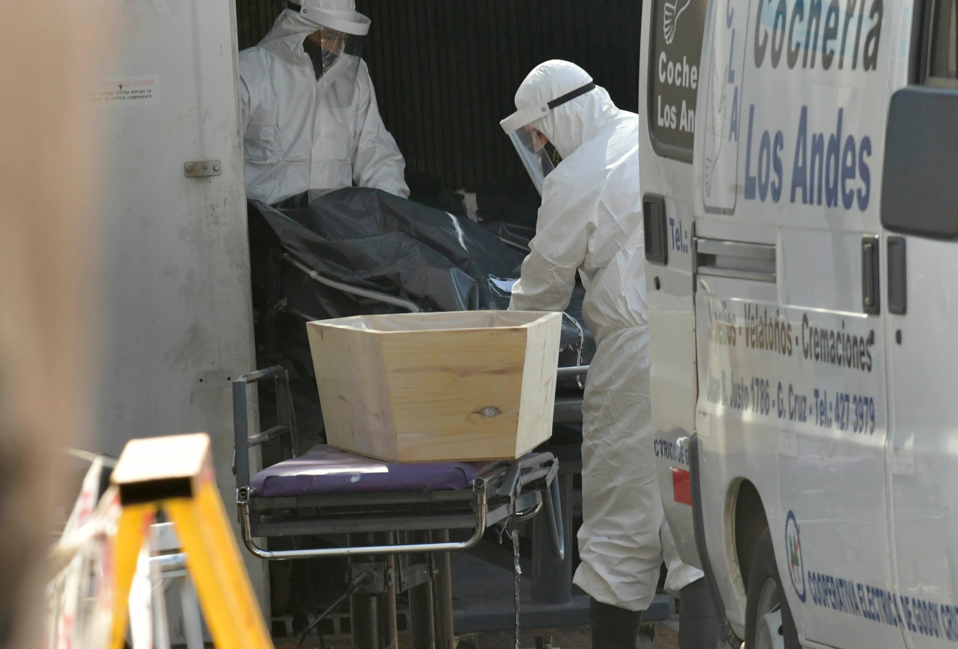 El peor desenlace de la pandemia que golpea fuerte a Mendoza. Foto Orlando Pelichotti