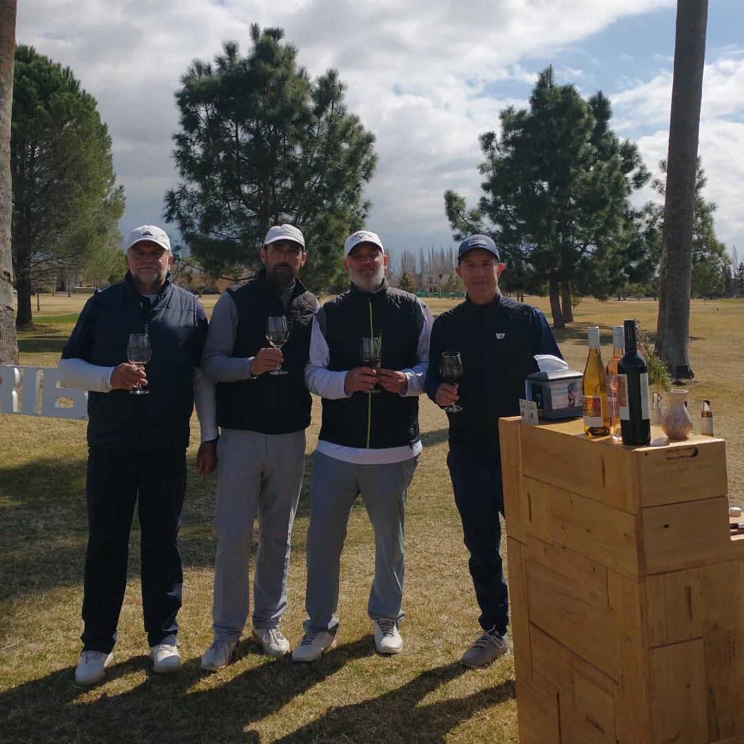 En La Vacherie se combinaron el golf y los vinos de Casarena. / Gentileza.