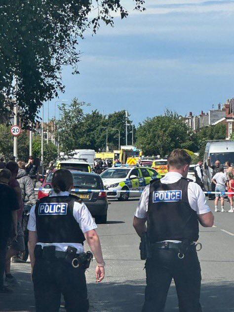 Inglaterra: detienen a un hombre que apuñaló al menos 8 personas entre los que había niños. Foto: redes.