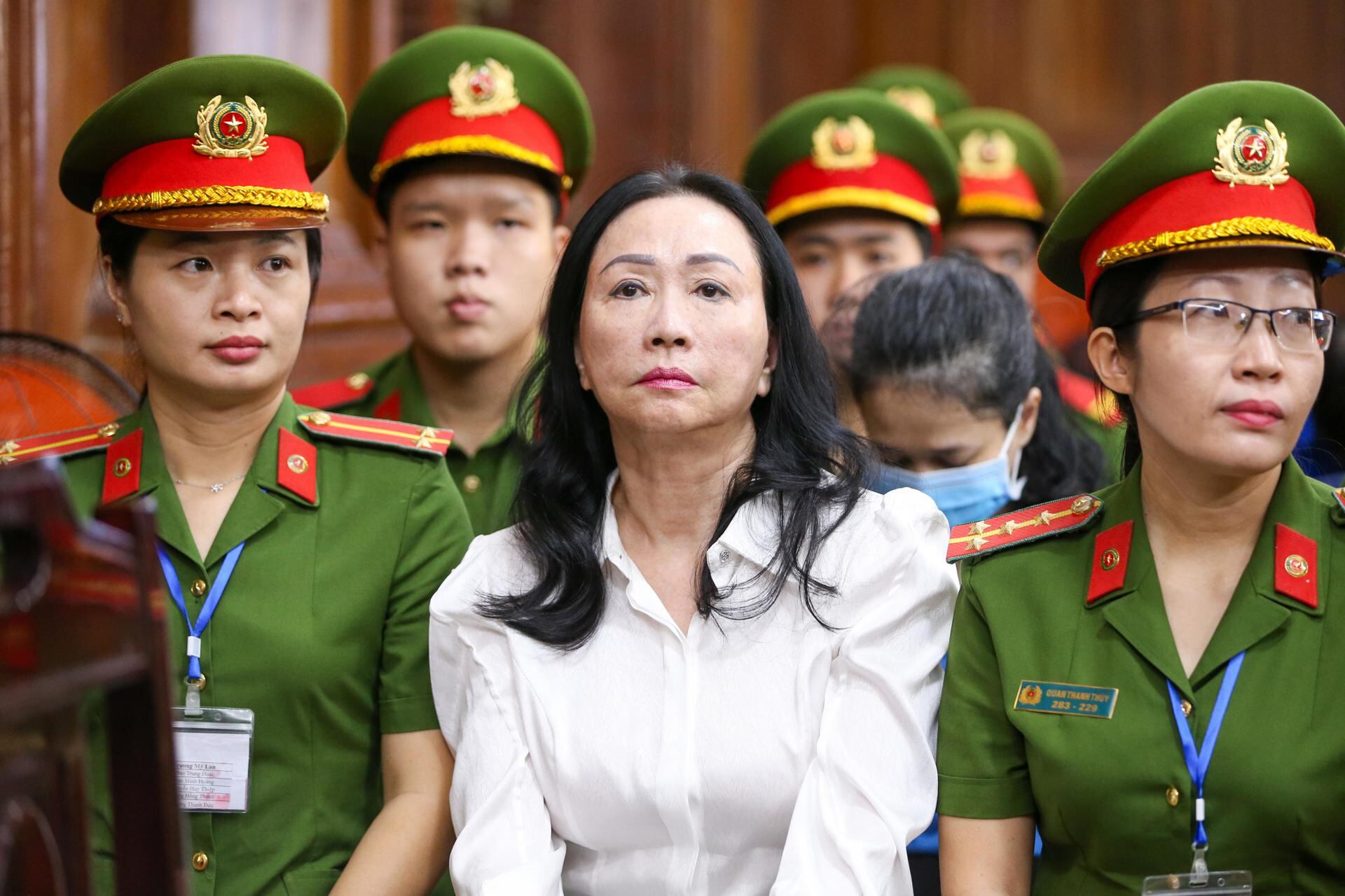 Ho Chi Minh (Vietnam), 10/04/2024.- Truong My Lan (C), chairwoman of Van Thinh Phat Holdings, sits during her trial at the Ho Chi Minh City People's Court in Ho Chi Minh City, Vietnam, 11 April 2024. Vietnamese tycoon Truong My Lan awaits her verdict, potentially facing the death penalty for one of the country's largest fraud cases, which involves the embezzlement of USD 12.5 billion from Saigon Commercial Bank. She, along with 85 others, is awaiting verdicts and sentencing in Ho Chi Minh City on charges that include bribery, abuse of power, appropriation, and violations of banking laws. Lan has denied the charges. EFE/EPA/STRINGER