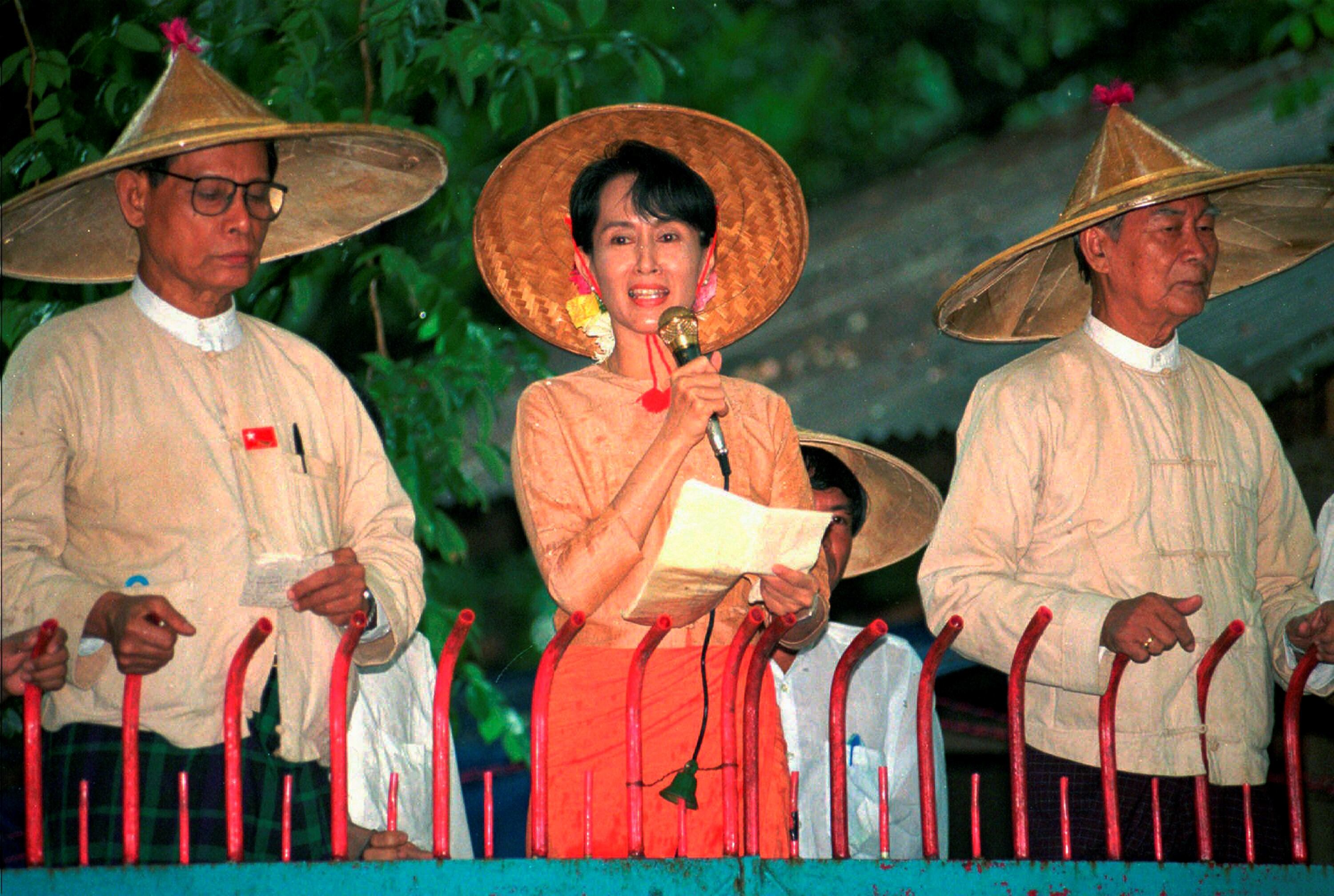  Aung San Suu Kyi fue arrestada, al igual que parte de su gobierno. 