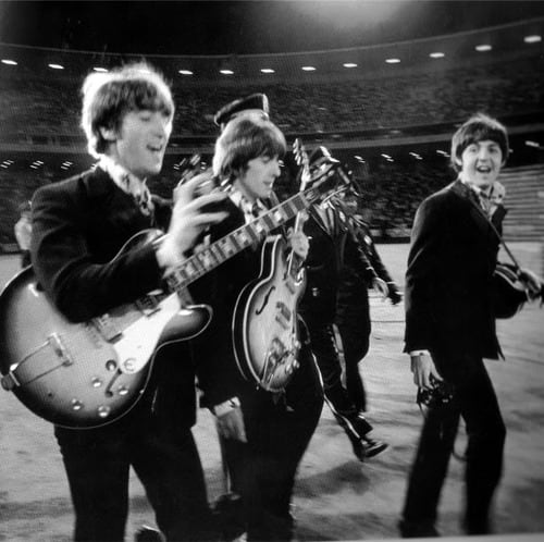 El cuarteto entrando al estadio.