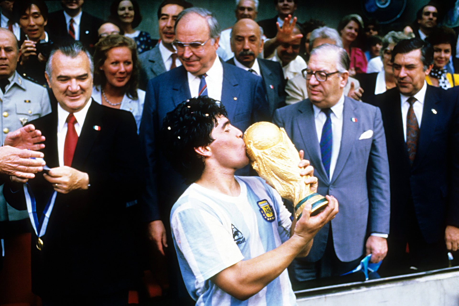 Mundial México 1986: Diego Maradona con la copa (La Voz)