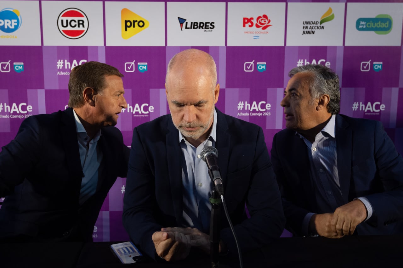 Rodolfo Suárez, Horacio Rodríguez Larreta y Alfredo Cornejo presentaron el Frente Cambia Mendoza en el Club Andes Talleres. 
 
Foto: Ignacio Blanco / Los Andes 