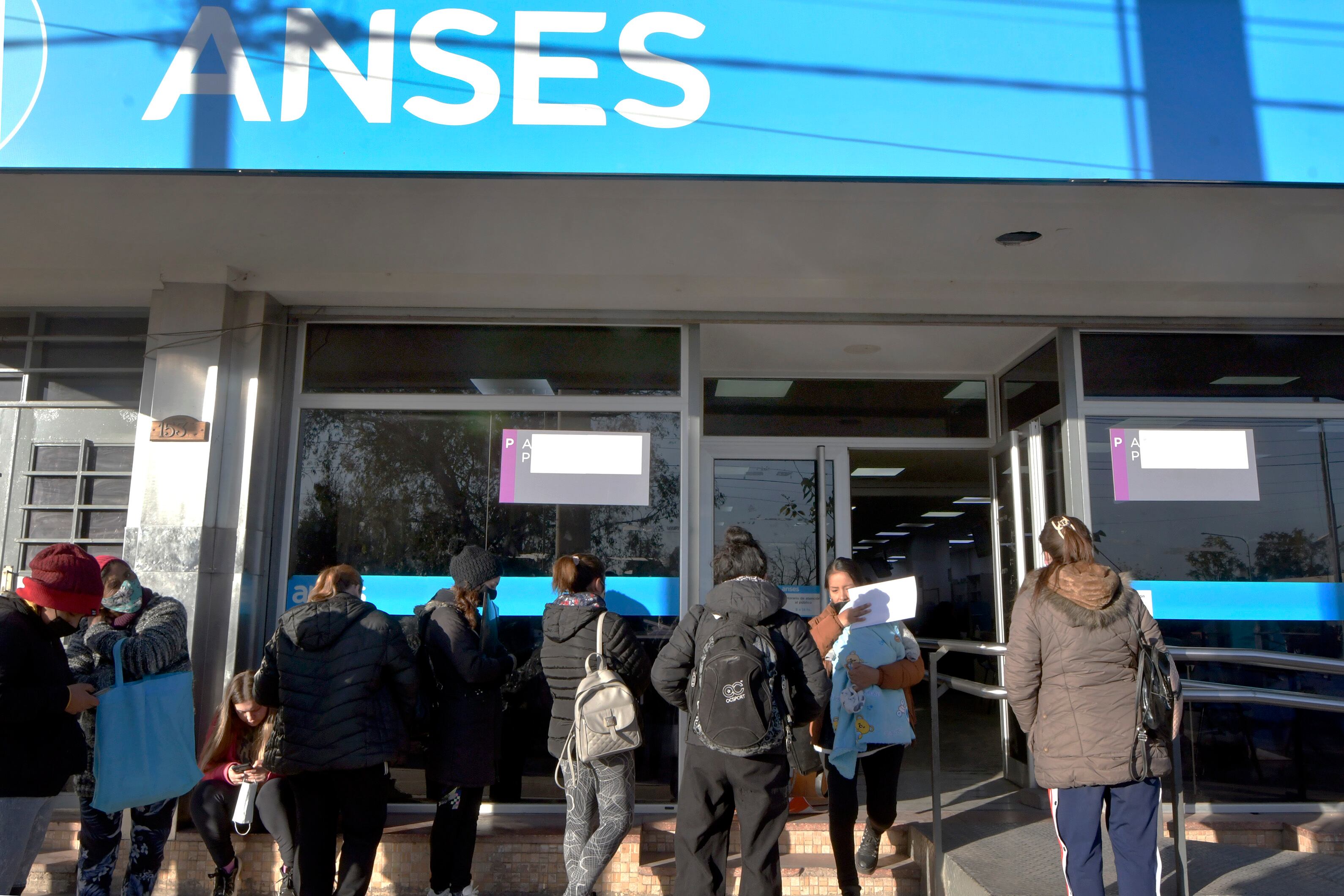 Video: denuncian discriminación a un hombre con discapacidad en la ANSES y desde la oficina explicaron qué ocurrió. Foto: Orlando Pelichotti / Los Andes




