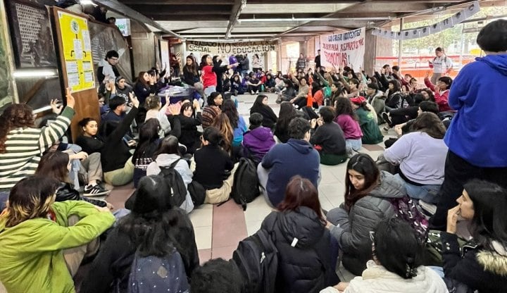 Estudiantes de la UNCuyo tomaron el rectorado