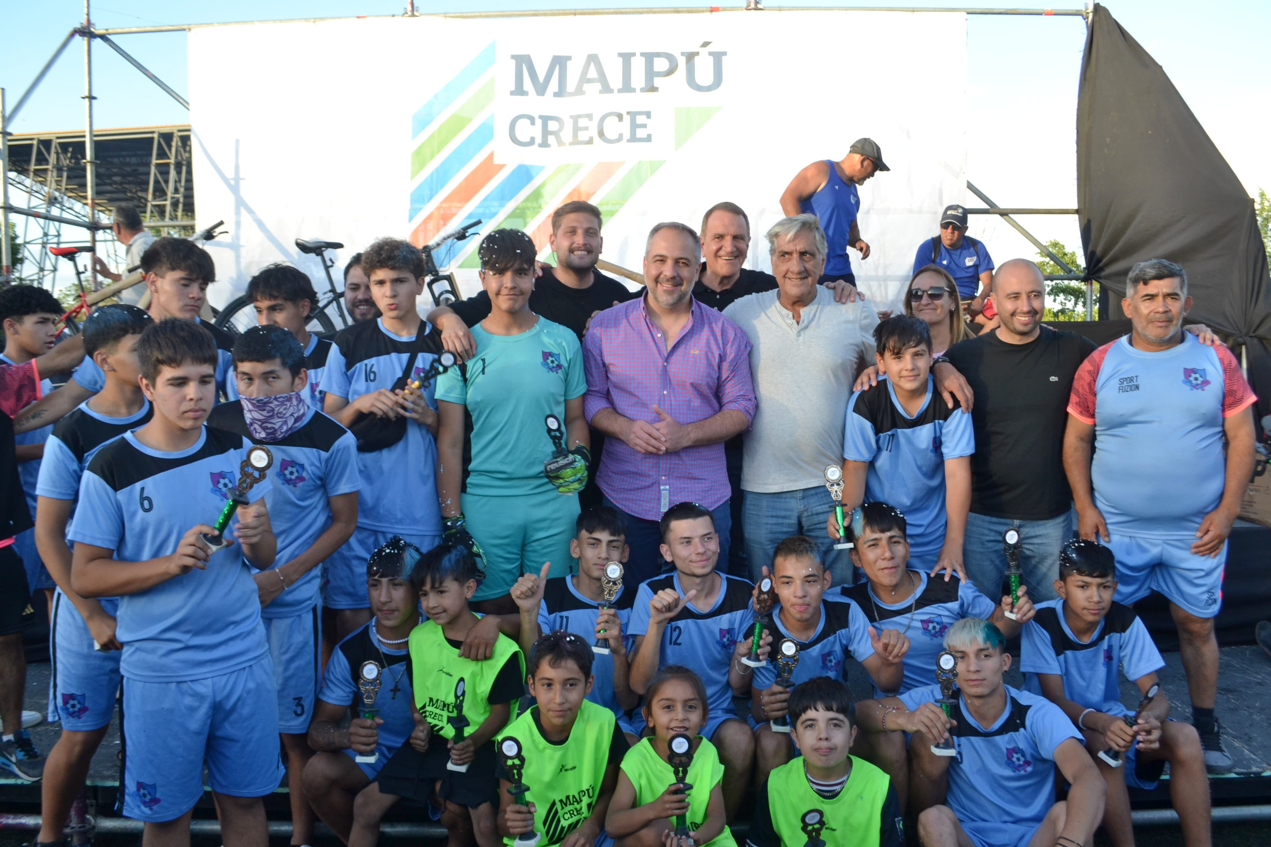 Maipú celebra el cierre de un año a puro deporte con las escuelitas de fútbol