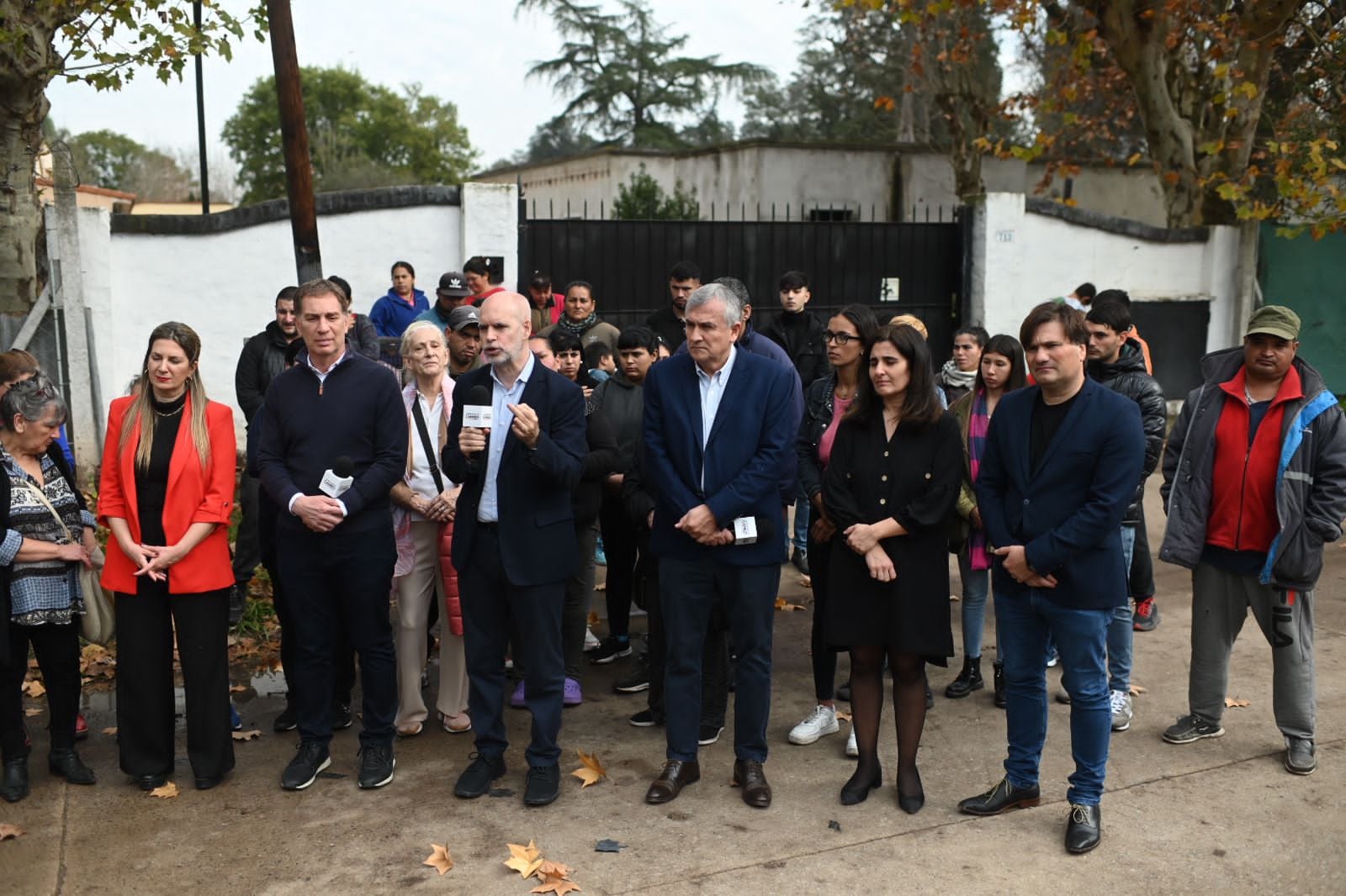 Larreta y Morales, en el convento de los bolsos de José López en General Rodríguez (Foto: Prensa HRL)