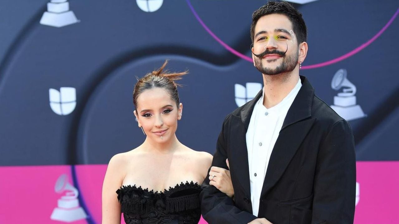 Evaluna Montaner y Camilo en los Latin Grammy.