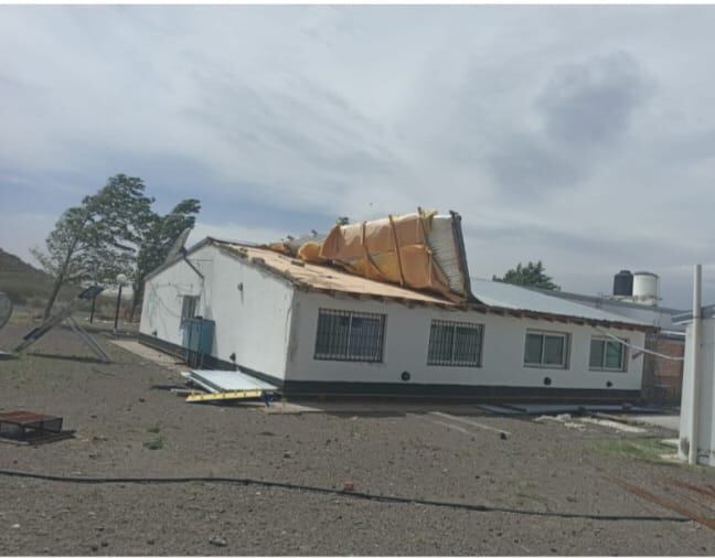 El Zonda voló el techo de la escuela albergue Embajador Pablo Neruda  - Gentileza