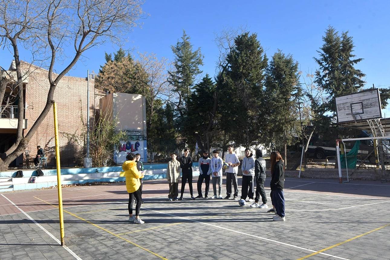 Vuelta a clases con “lunes puente”: poco movimiento en las escuelas mendocinas. Foto: Orlando Pelichotti / Los Andes.