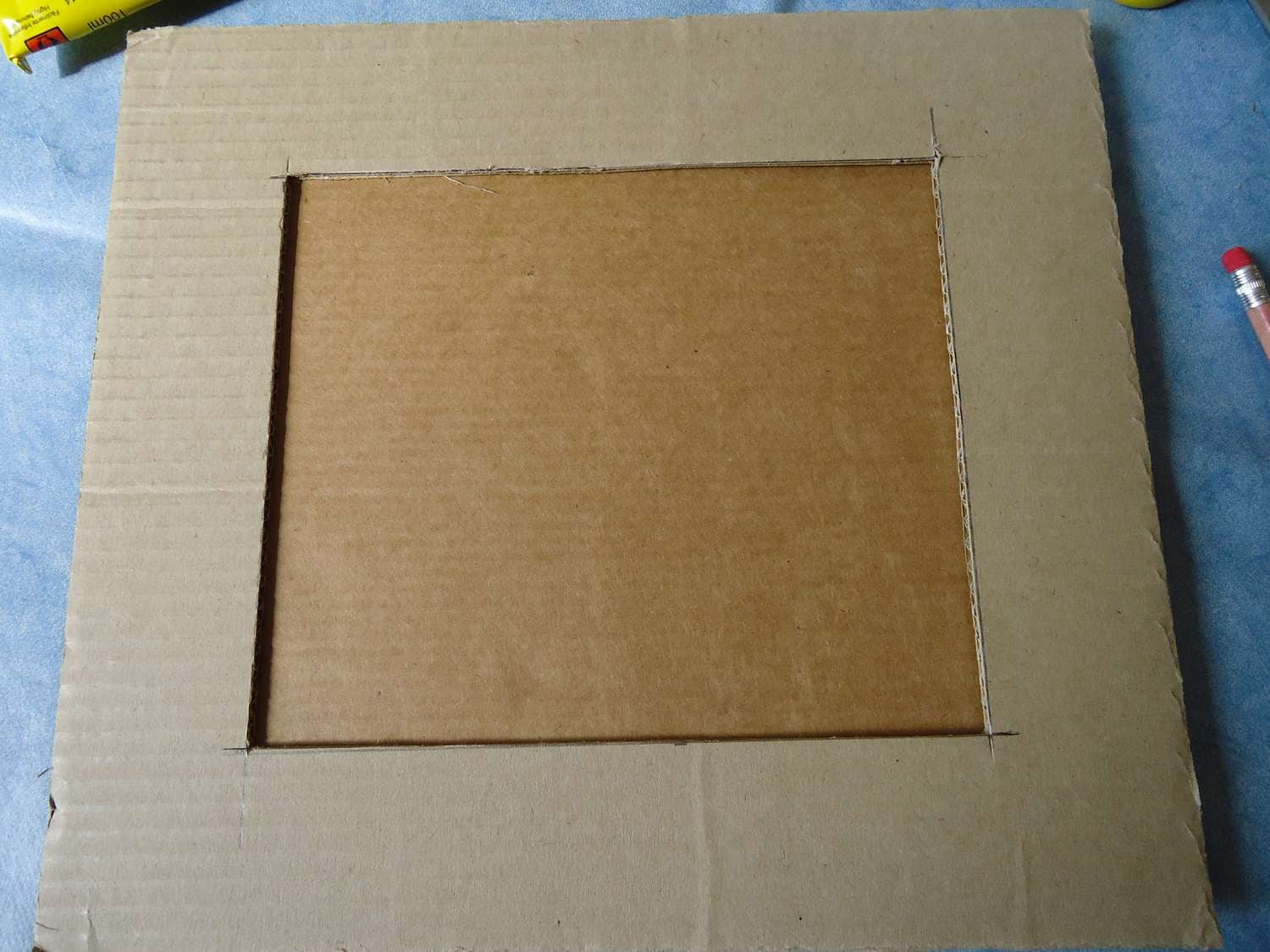 Así podrás reutilizar las cajas de cartón para convertirlos en portarretaros ideales para decorar.