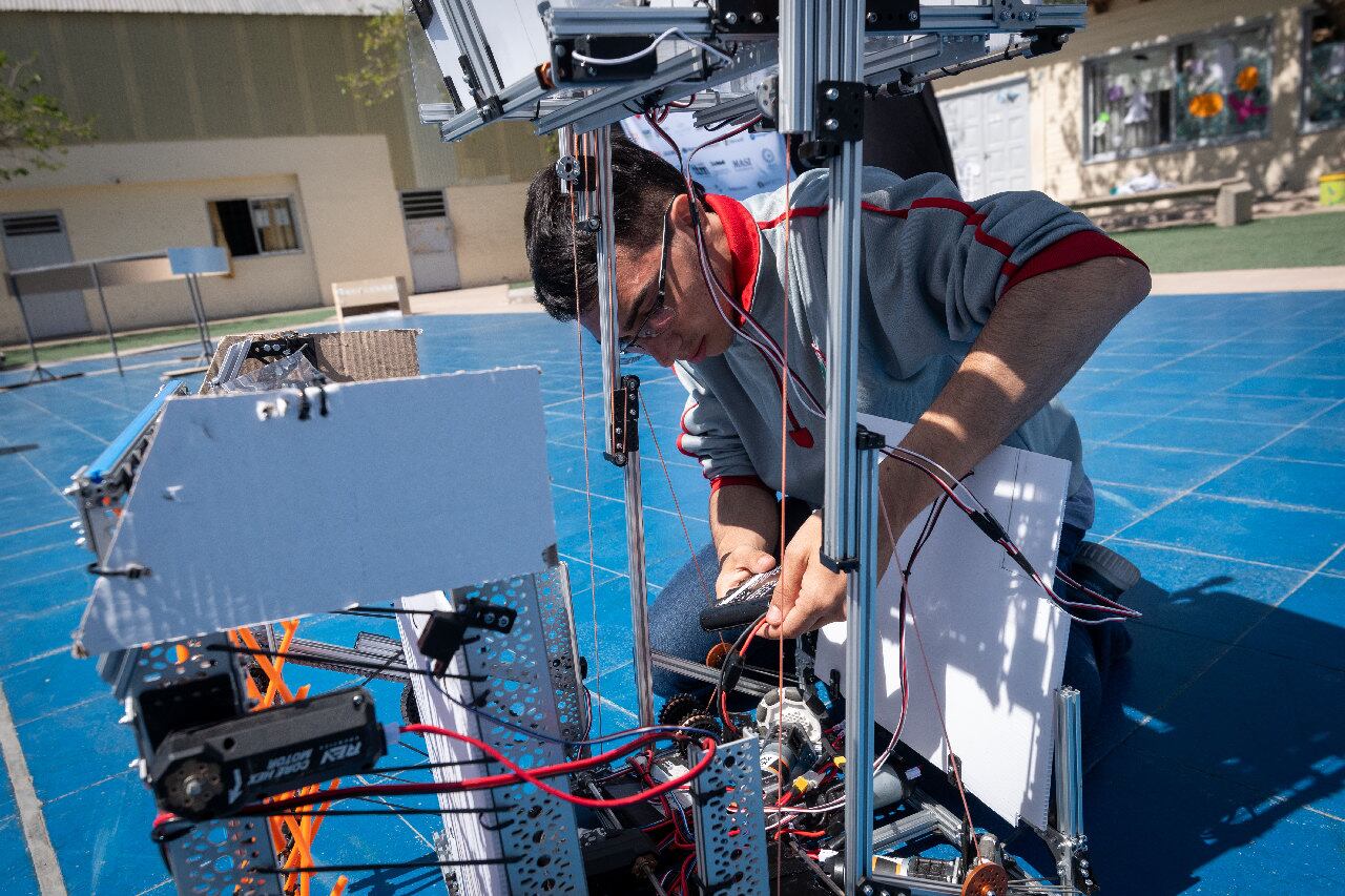 Alumnos del Colegio Colegio Tomás Alva Edison representarán a Argentina en el Mundial de Robótica Singapur, 7 al 10 de octubre

Foto: Ignacio Blanco / Los Andes 
