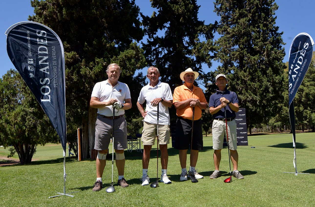 Cuarta Edición del Torneo de Golf  Copa Amistad Diario Los Andes, que se disputa en el Golf Club Andino, en el Parque General San martín de Mendoza
En la foto Germán Arenas ; Manuel Pampoy ; Fernando Ramazzi y Hango Park de Corea
Foto: Orlando Pelichotti