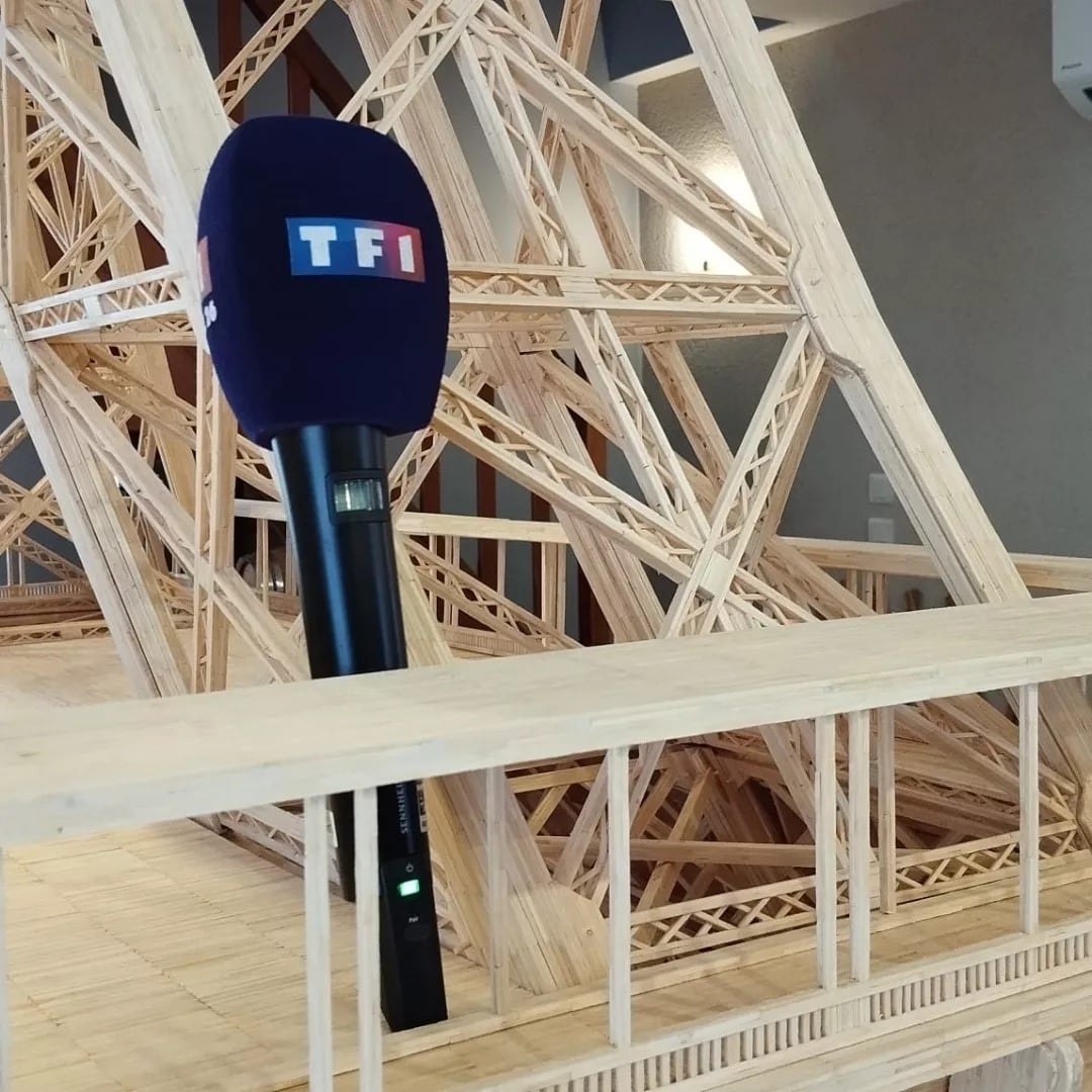 La Torre Eiffel de Plaud fue terminada el 27 de diciembre, a 100 años de la muerte del ingeniero Gustav Eiffel.Foto: Richard Plaud / Facebook