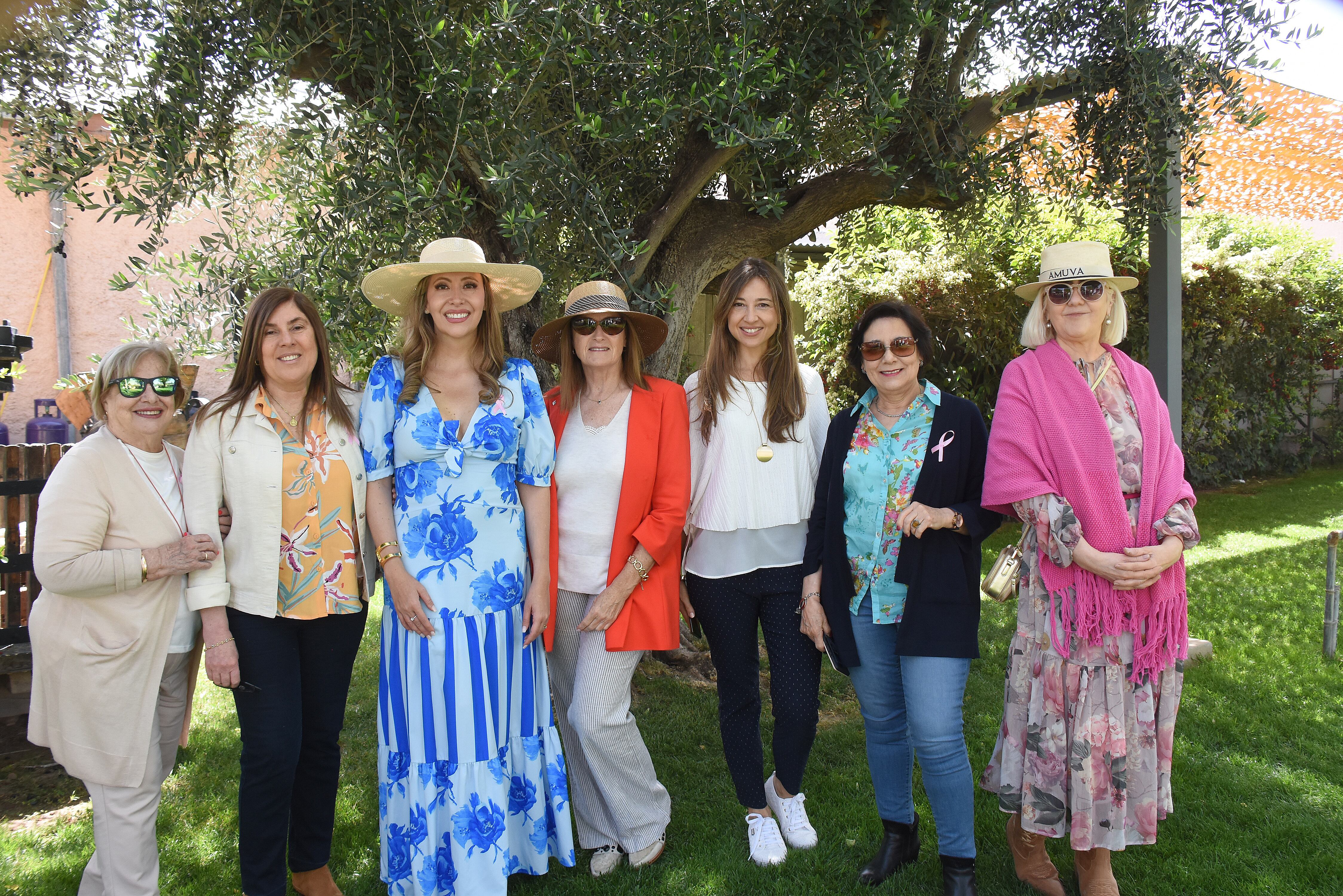 Graciela Santamaría, Ana Gaibazzi, Mónica Molina Roldán, Susana Gómez, Ivana Riccardi, Cristina Pandolfi y Fátima Villagra. Ph Eduardo Dolengiewich