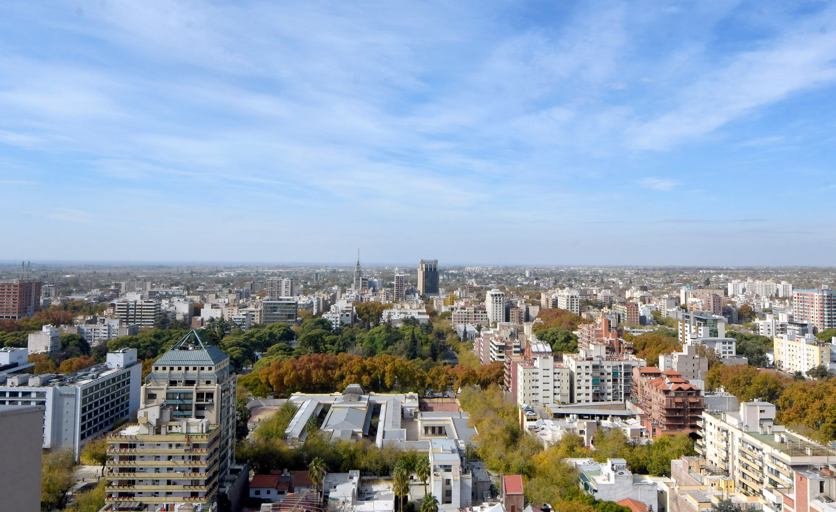 El tiempo en Mendoza: este viernes baja un poco la temperatura, pero el fin de semana será agobiante. Foto: Orlando Pelichotti / Los Andes


