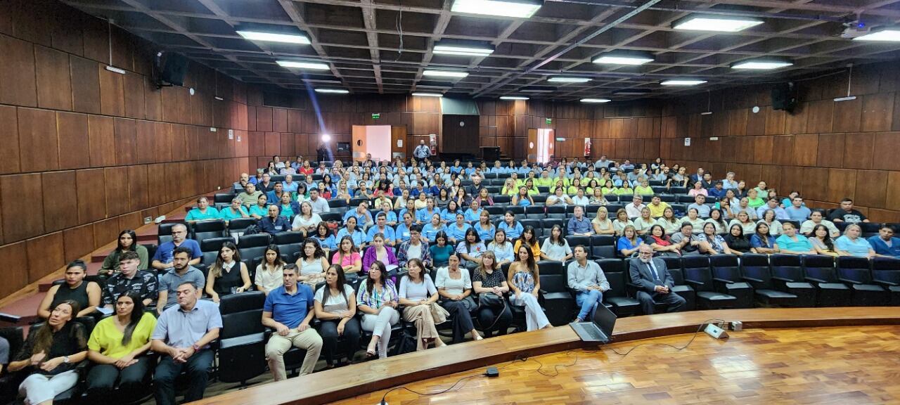 “Aprovechen el hecho de capacitarse y de ser cada vez mejores para poder satisfacer las necesidades de nuestra población", expresó Foto: Prensa Gobierno de Mendoza.