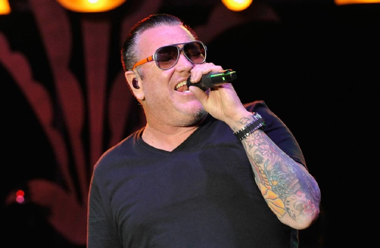 Murió Steve Harwell, cantante de la banda Smash Mouth y famoso por sus canciones para "Shrek"