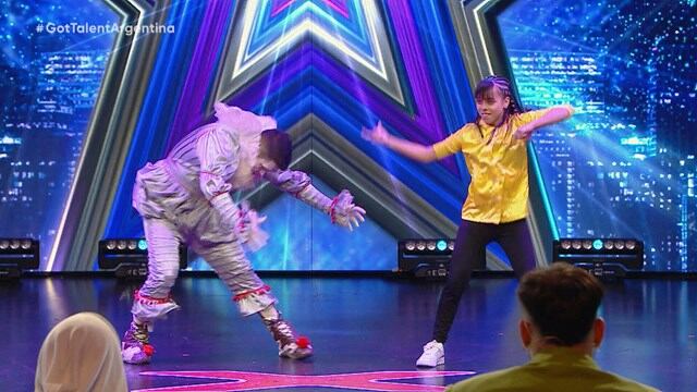 Padre e hija realizando una rutina en Got Talent