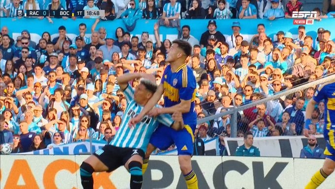 Racing ante Boca, en el clásico. (Captura)