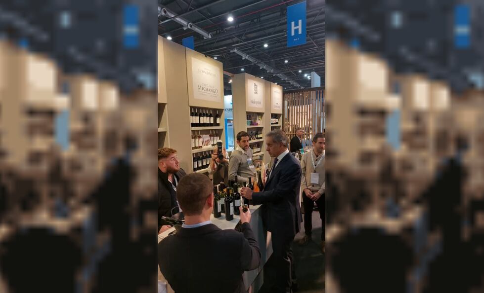 El secretario de Turismo, Daniel Scioli, selló un acuerdo con productores vitivinícolas. Foto: NA