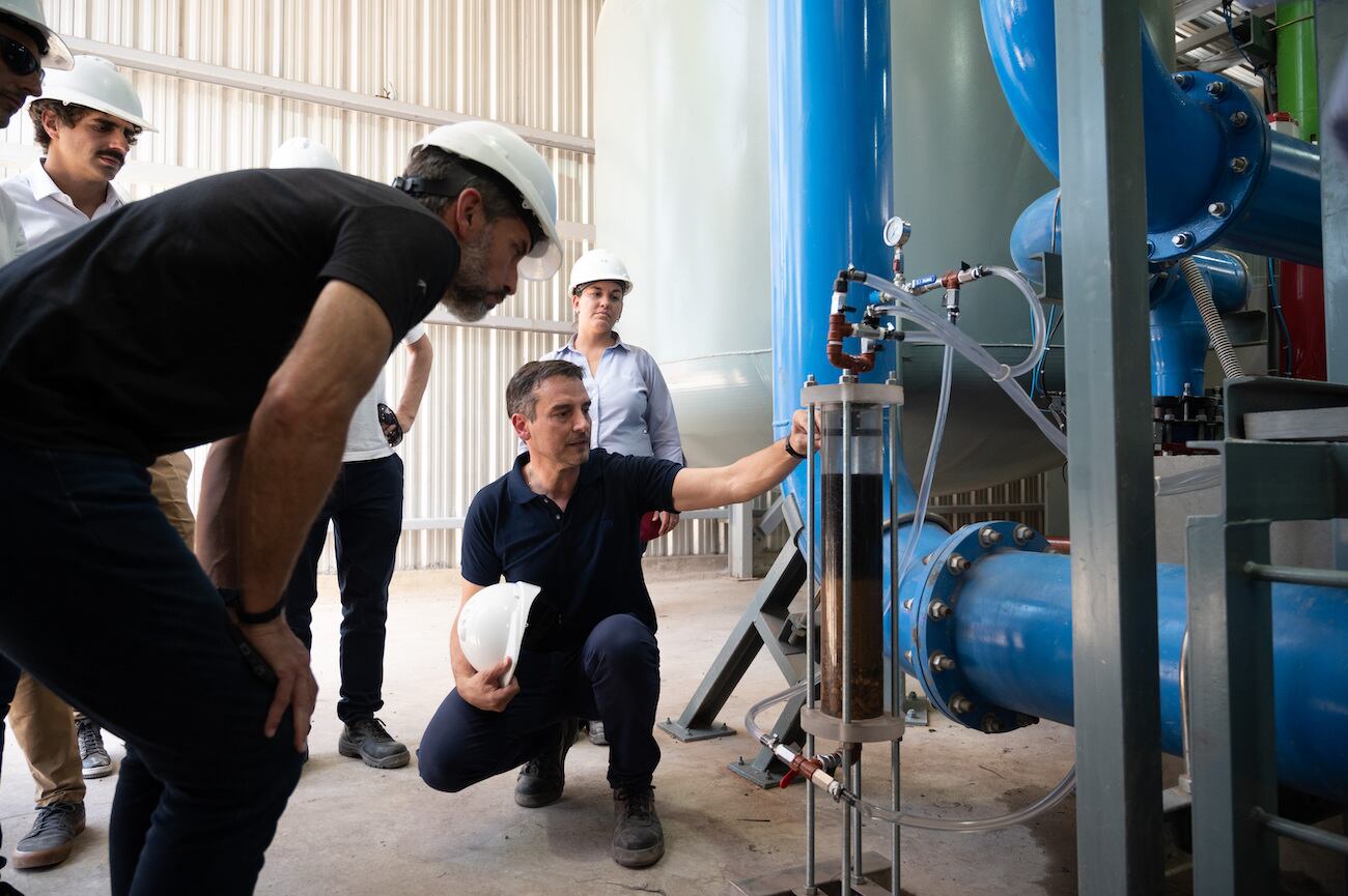 El intendente Ulpiano Suarez recorrió los trabajos en la planta potabilizadora de agua Alto Godoy, con un avance cercano al 90%.