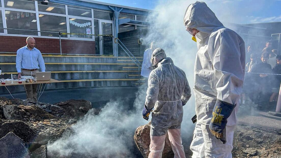 Un colegio simuló el impacto de un meteorito y generó revuelo en las redes sociales.