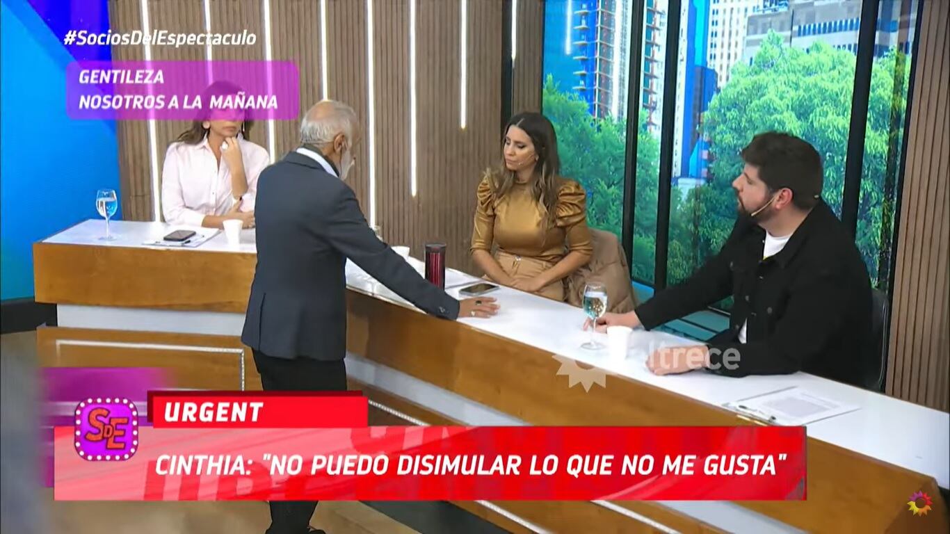 Cinthia Fernández se cruzó con Andrés Nara y El Negro Oro.