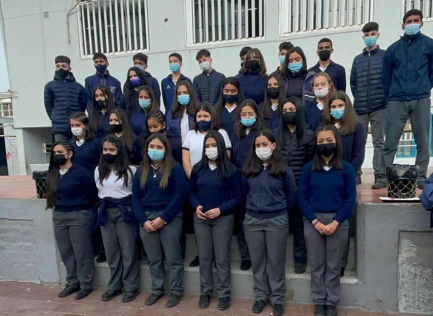 Adolescentes lavallinos participaron de un emotivo compromiso para cuidar el medio ambiente. Foto: Instituto Nuestra Señora del Rosario (Lavalle)