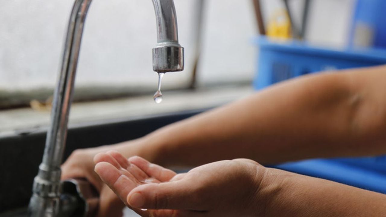 Agua: por cada cambio de medidor se gastarán 400 dólares y los usuarios lo pagarán en 10 años. Foto: Archivo Los Andes.