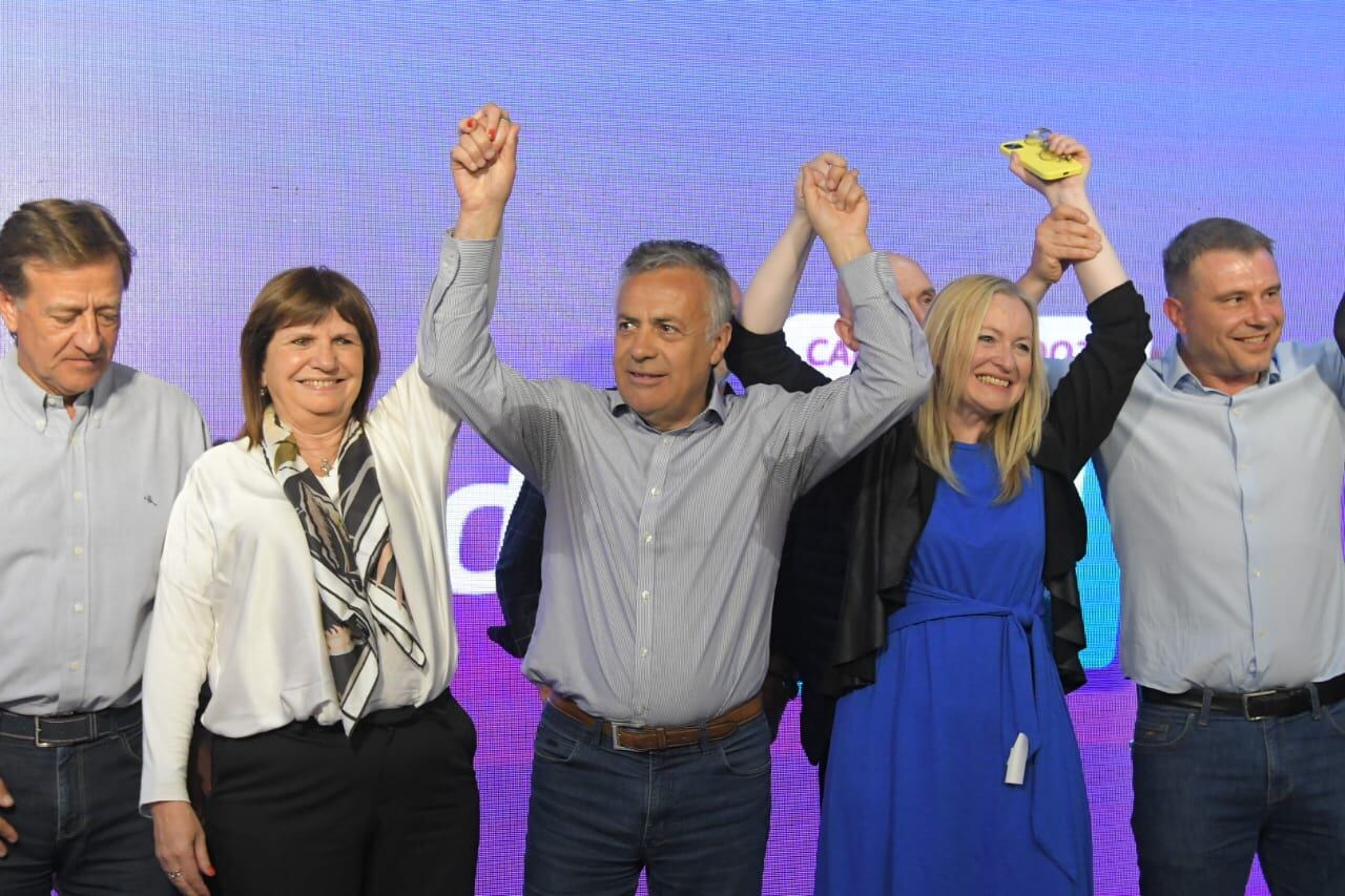 Rodolfo Suárez, Patricia Bullrich, Alfredo Cornejo y Hebe Casado en el búnker de Cambia Mendoza. / Foto: Ignacio Blanco.