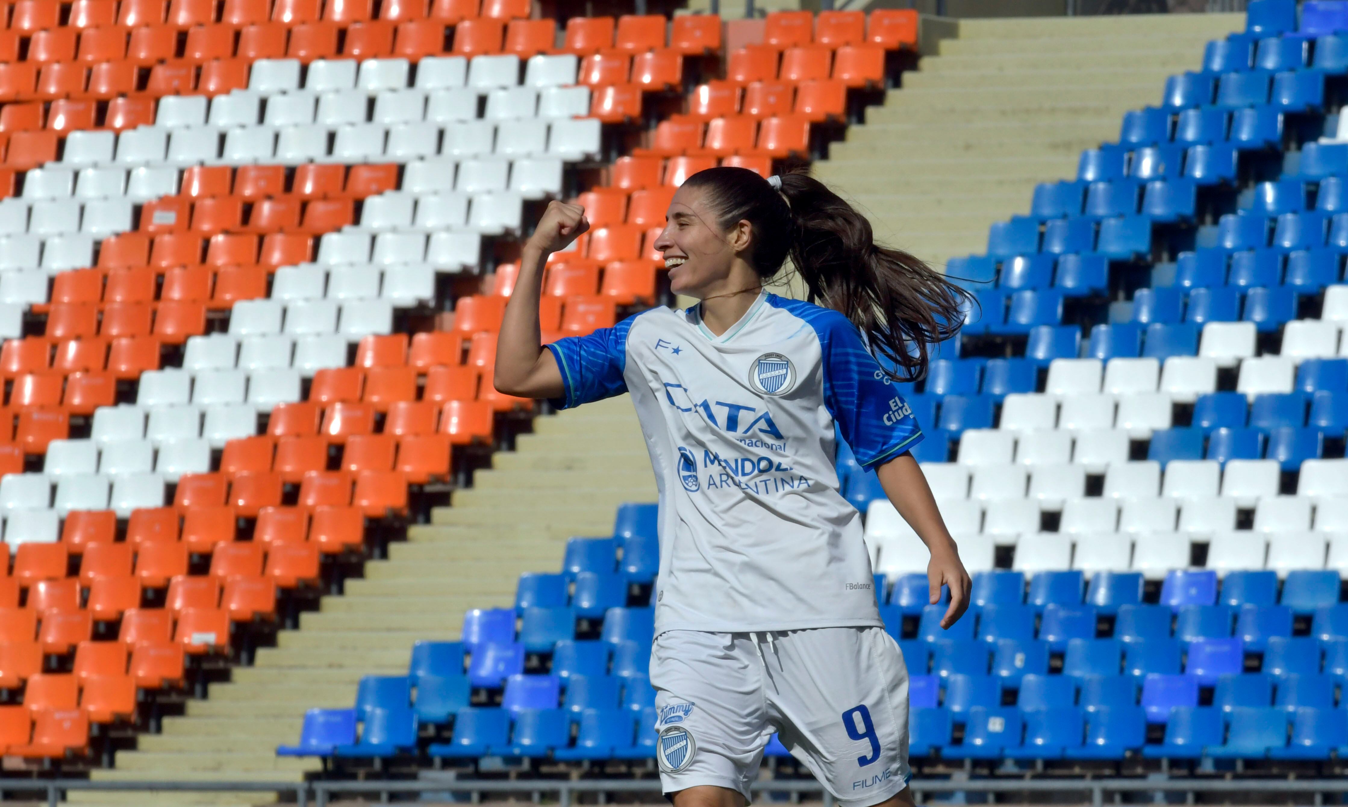 Verónica Cabrera (o Verogol) vistiendo la del Tomba en la Liga Mendocina.
Foto: Orlando Pelichotti
