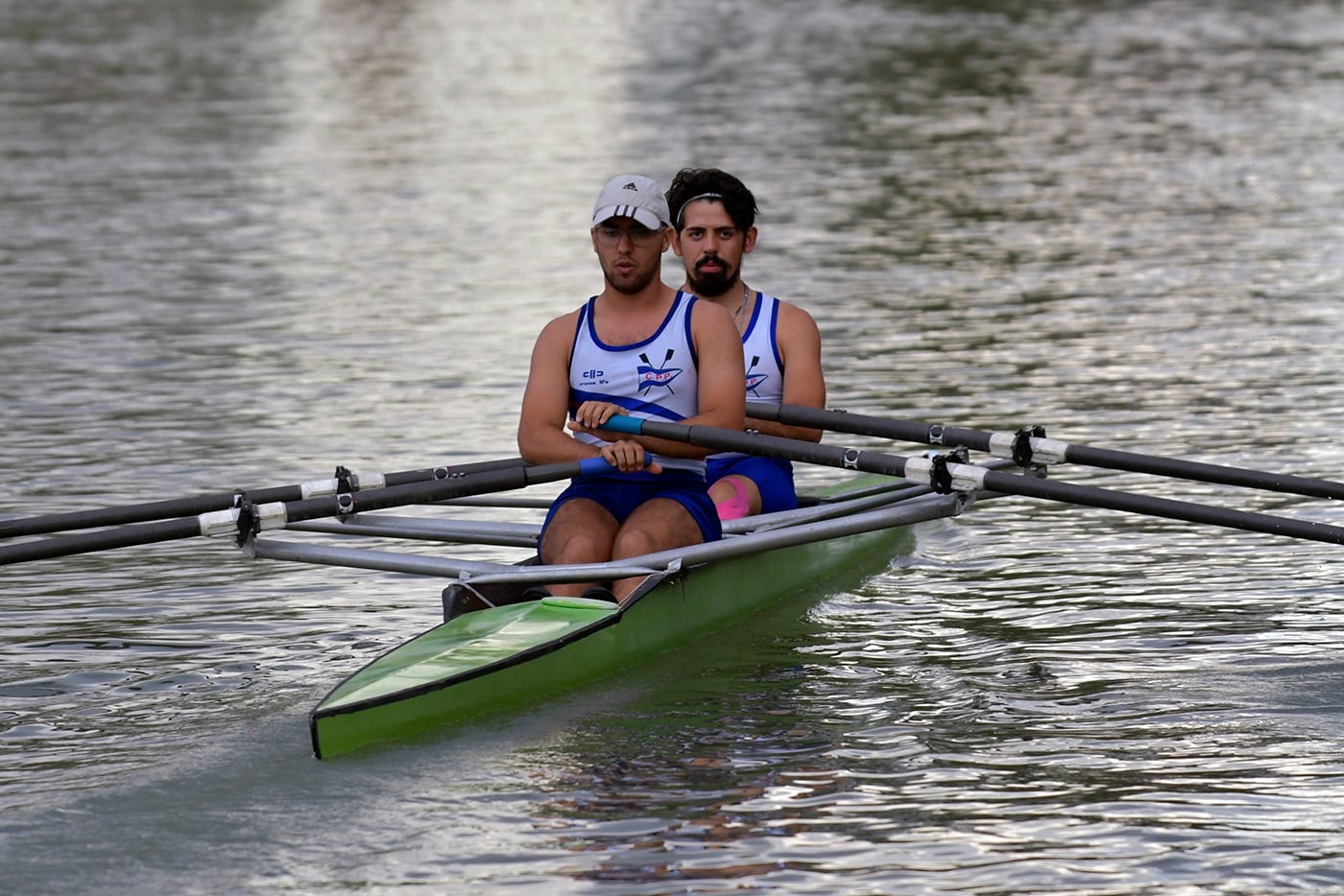 La emblemática Regata Internacional de la Vendimia, se desarrolló en el Lago del Parque General San Martín, ante una soleada jornada. Foto : Orlando Pelichotti