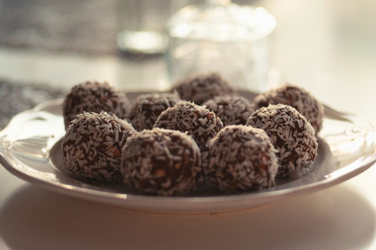 Así podés preparar los mejores bombones de chocolate y coco