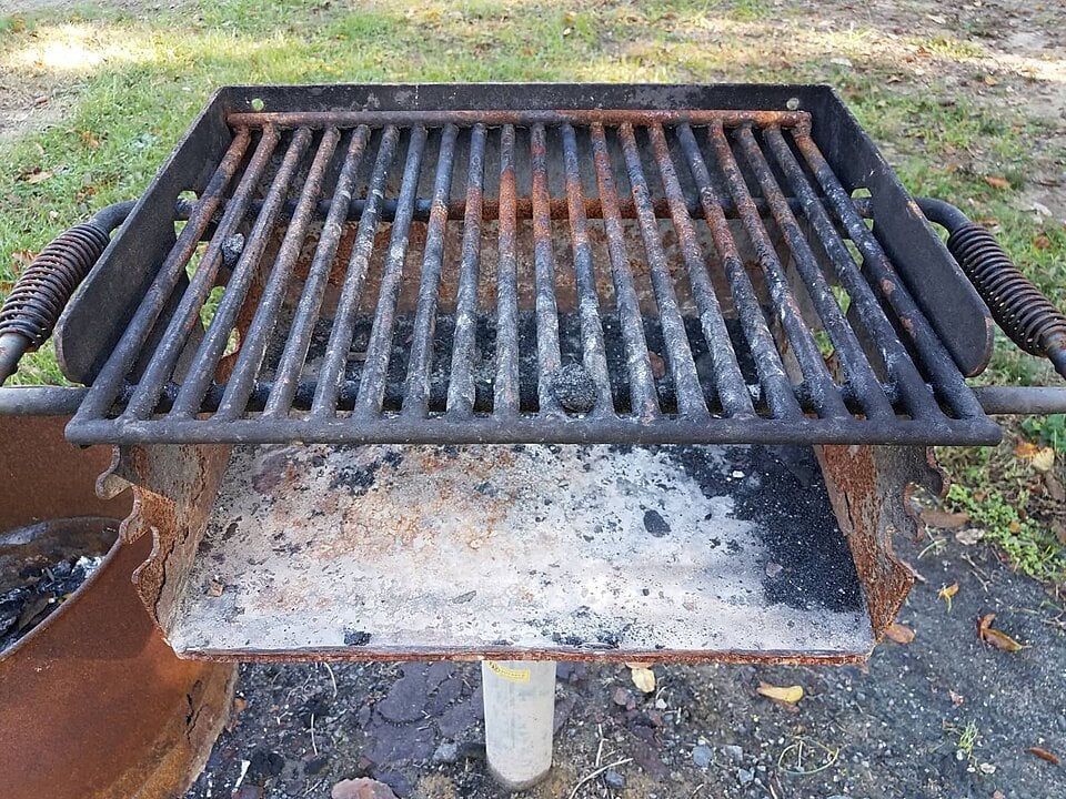 Cómo limpiar una parrilla oxidada con ingredientes que tenés en casa