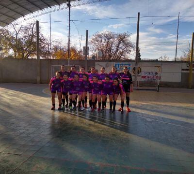 
    Las chicas de la U Maza se aseguraron el número 1 de la clasificación.
   