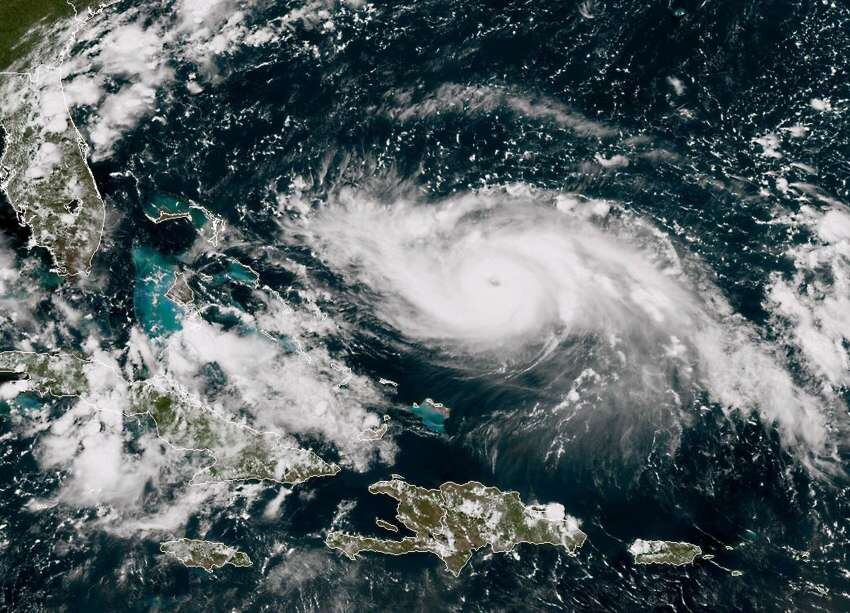 
Esta imagen satelital obtenida de muestra la tormenta tropical Dorian mientras se acercaba a las Bahamas y Florida a las 17:40 | AFP
   