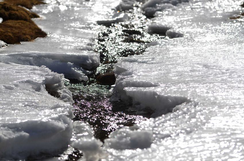 
Arroyos congelados tras las ultimas nevadas | Foto: Claudio Gutierrez / Los Andes
   