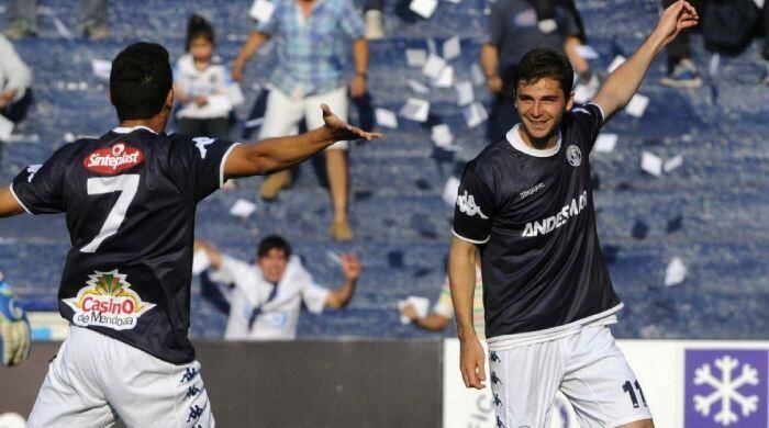 En su primera etapa con la camiseta de Indpendiente Rivadavia. 