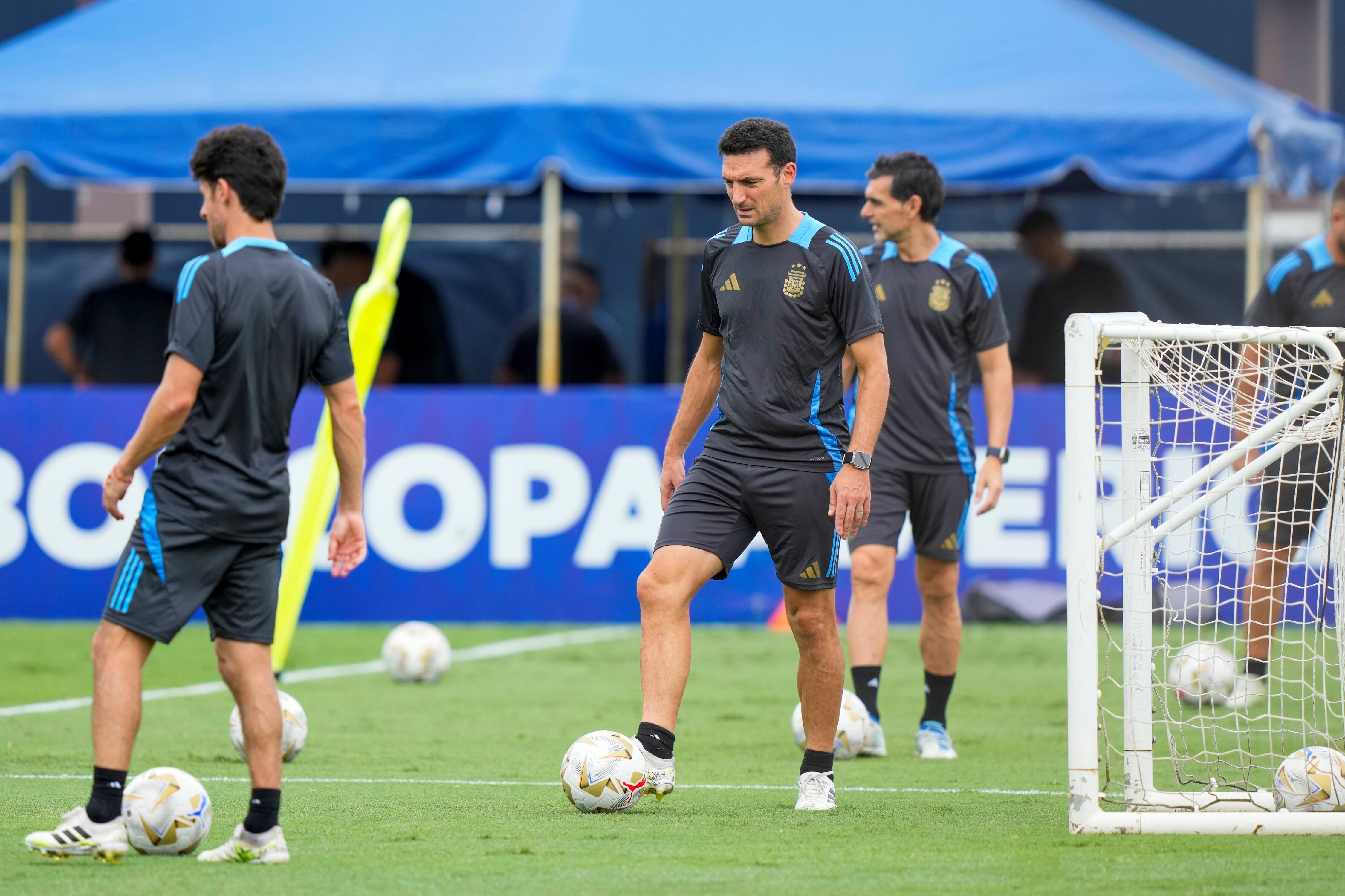 Lionel Scaloni en un entrenamiento de la selección argentina en la última Copa América. (AP)