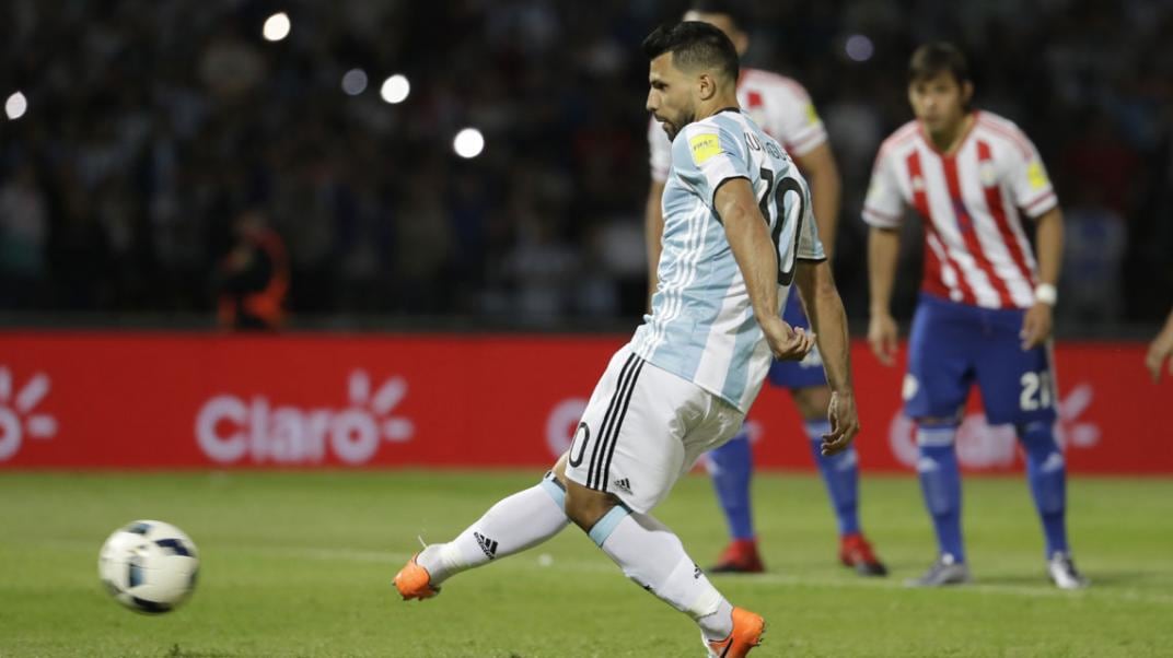 Agüero falló un penal clave en el Kempes días atrás (Foto: AP).