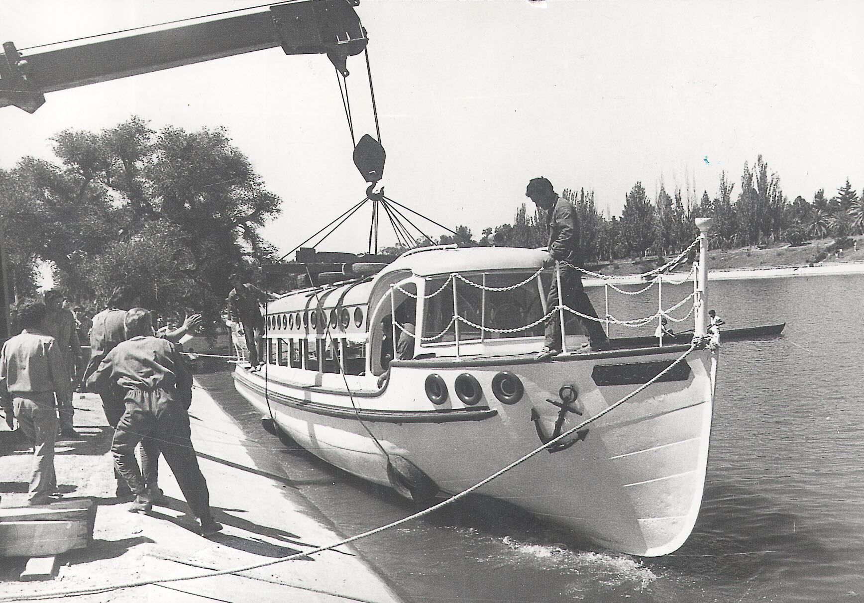 LA CUYANITA LANCHA DEL LAGO DEL PARQUE 1976