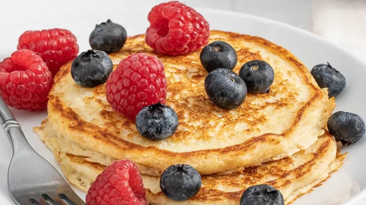 Se trata de los pancakes, pero no cualquiera, sino a base de avena que puede ser arrollada, molida o en formato de harina.